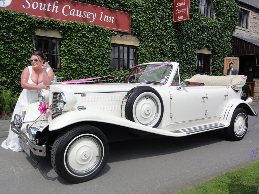 South Causey Inn 1933 Style Vintage Car with Bride - Beamish